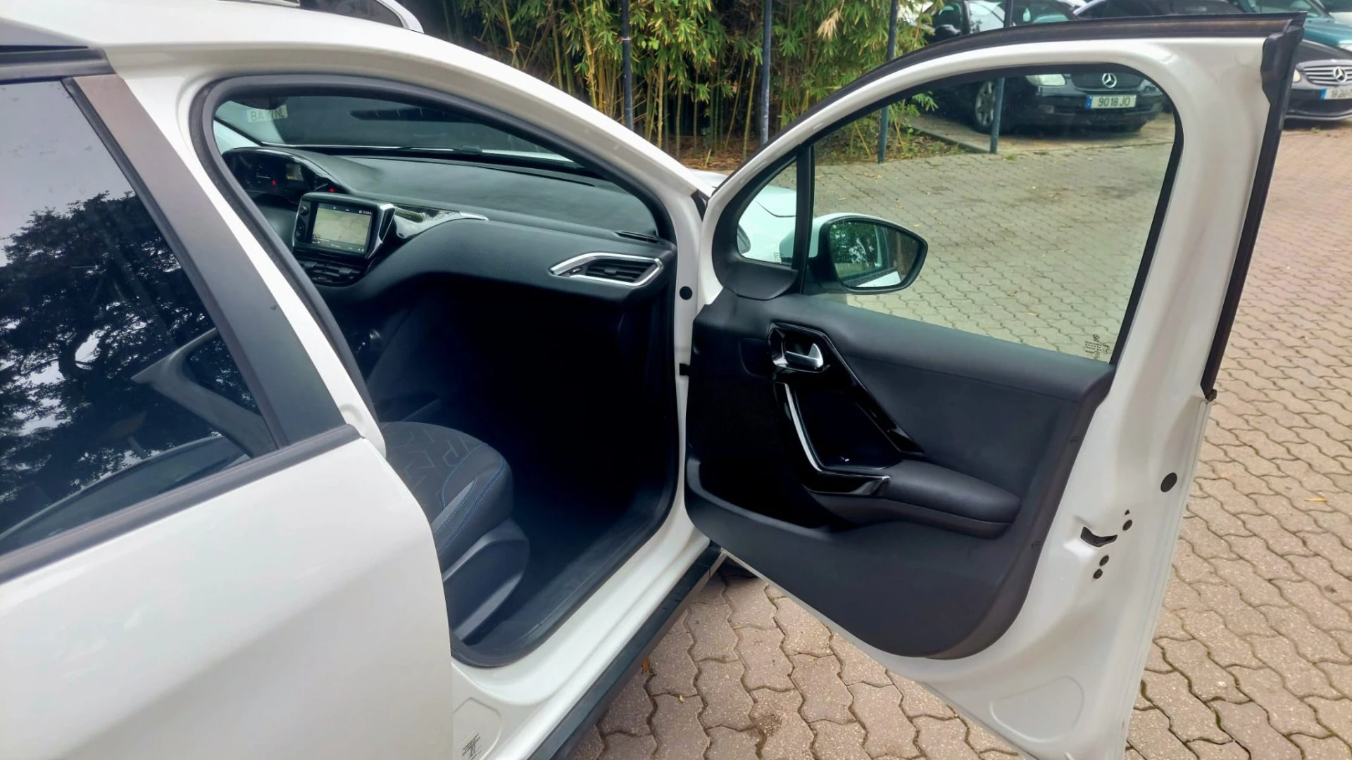 Peugeot 2008 1.2 PureTech Signature