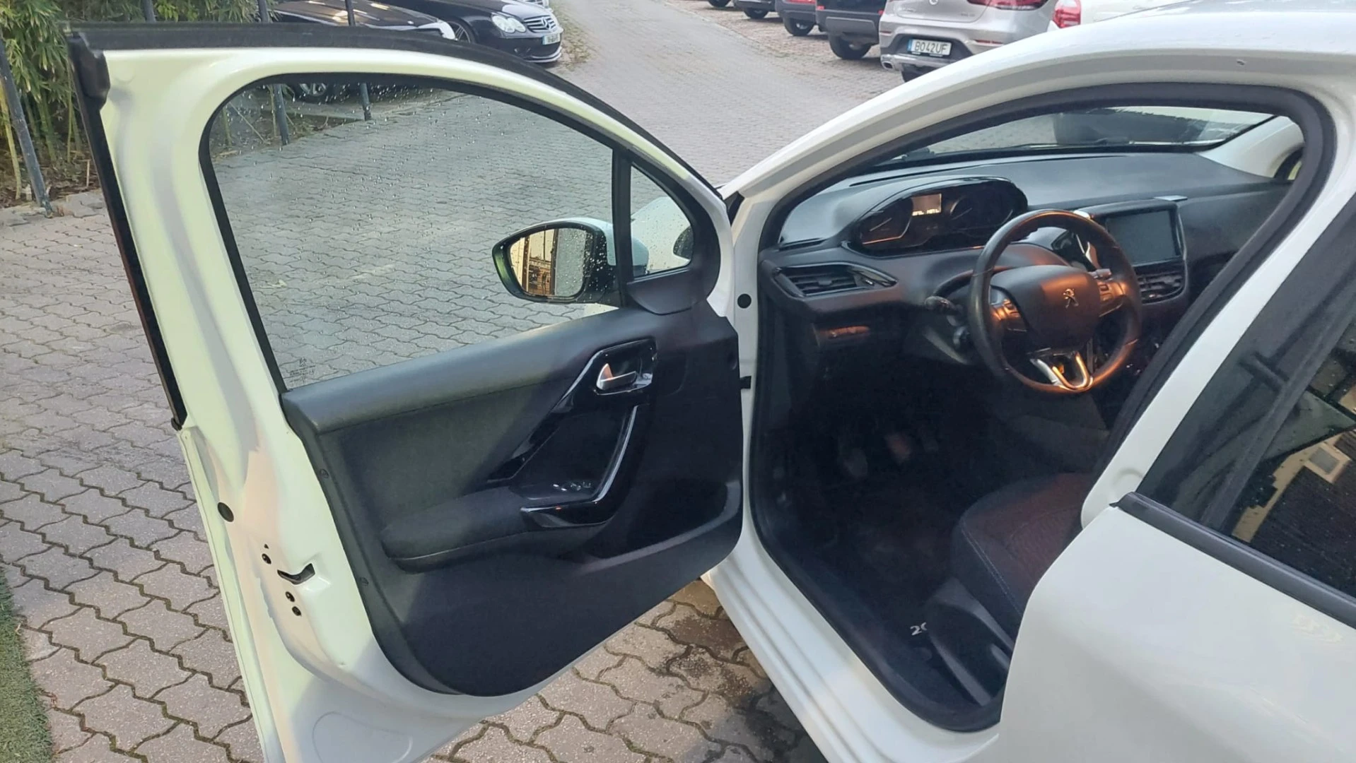 Peugeot 208 1.2 PureTech Signature