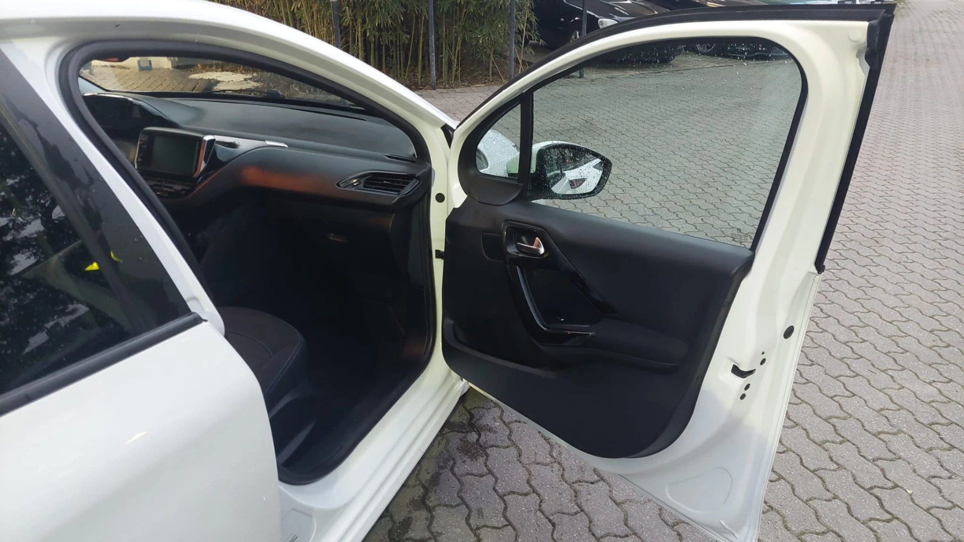 Peugeot 208 1.2 PureTech Signature