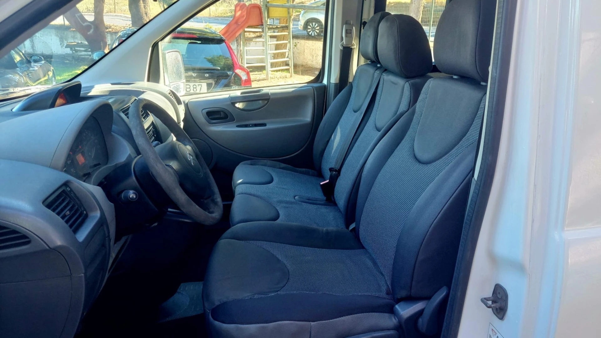 Citroën Jumpy 2.0 HDi L2H1 Semi-Vidrada