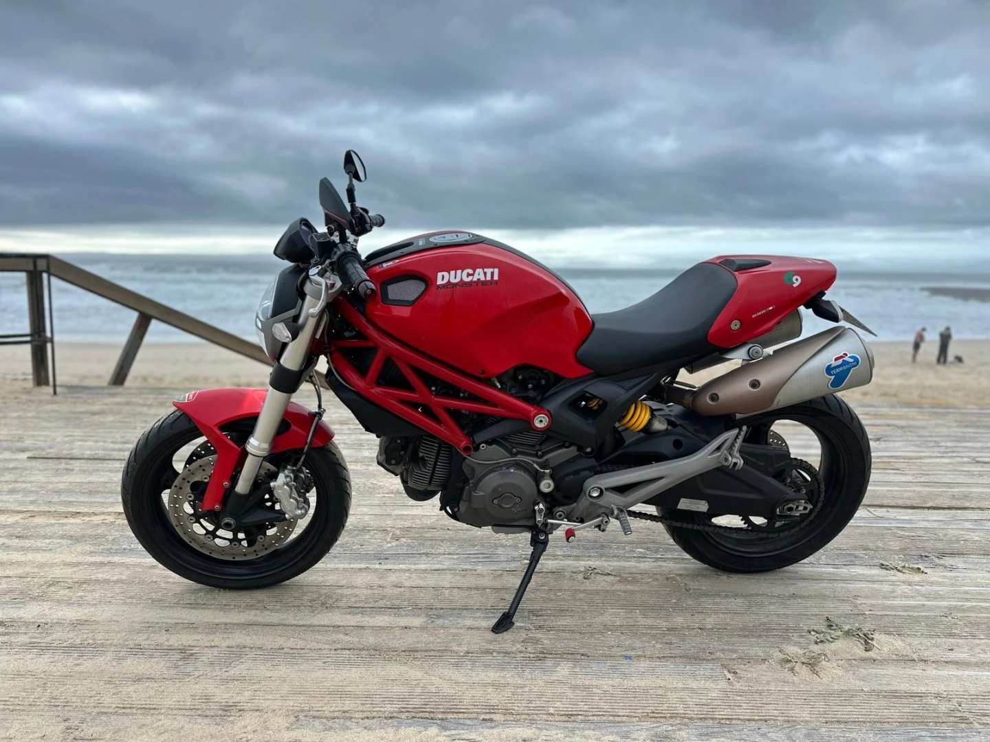 Ducati Monster  696