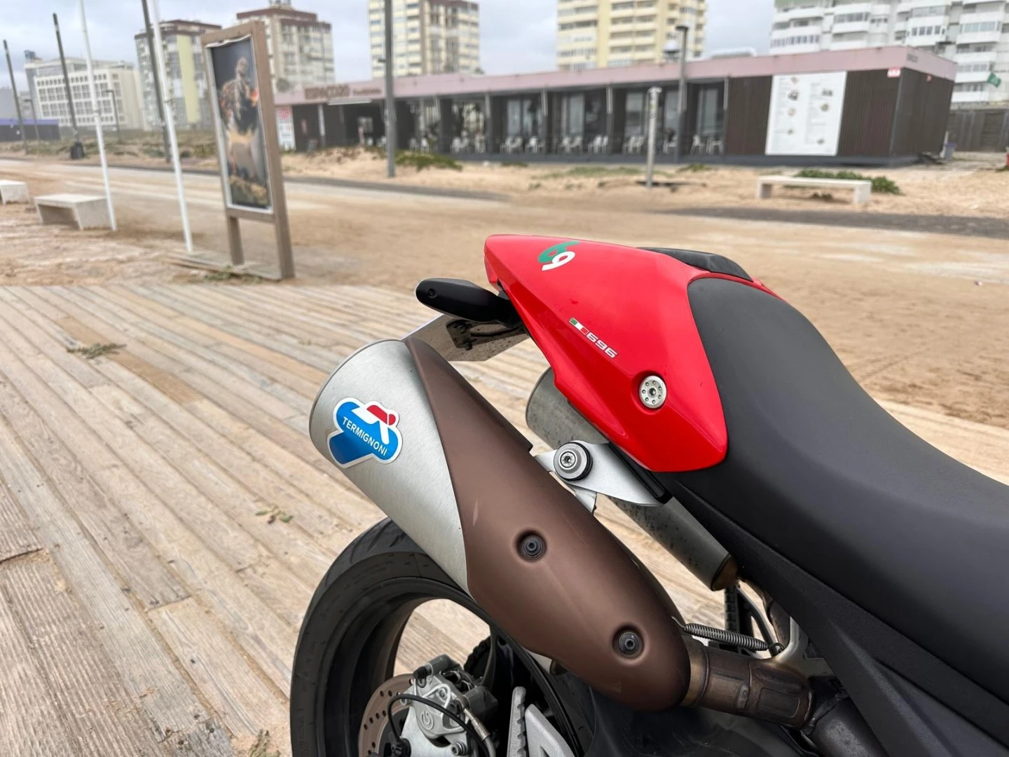 Ducati Monster  696