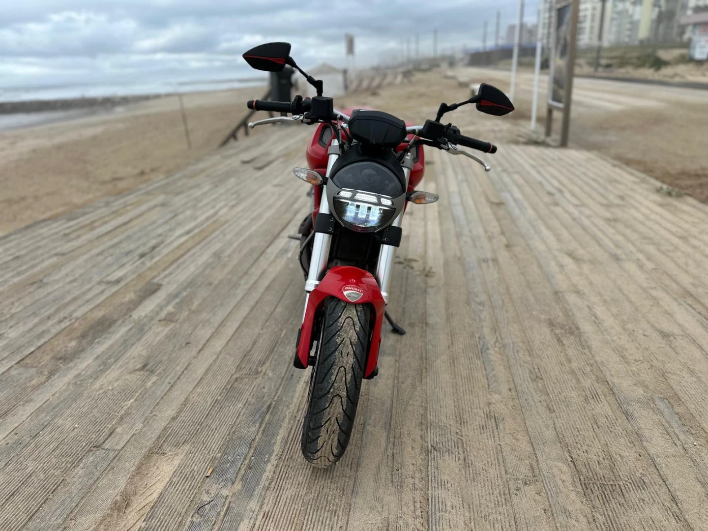 Ducati Monster  696