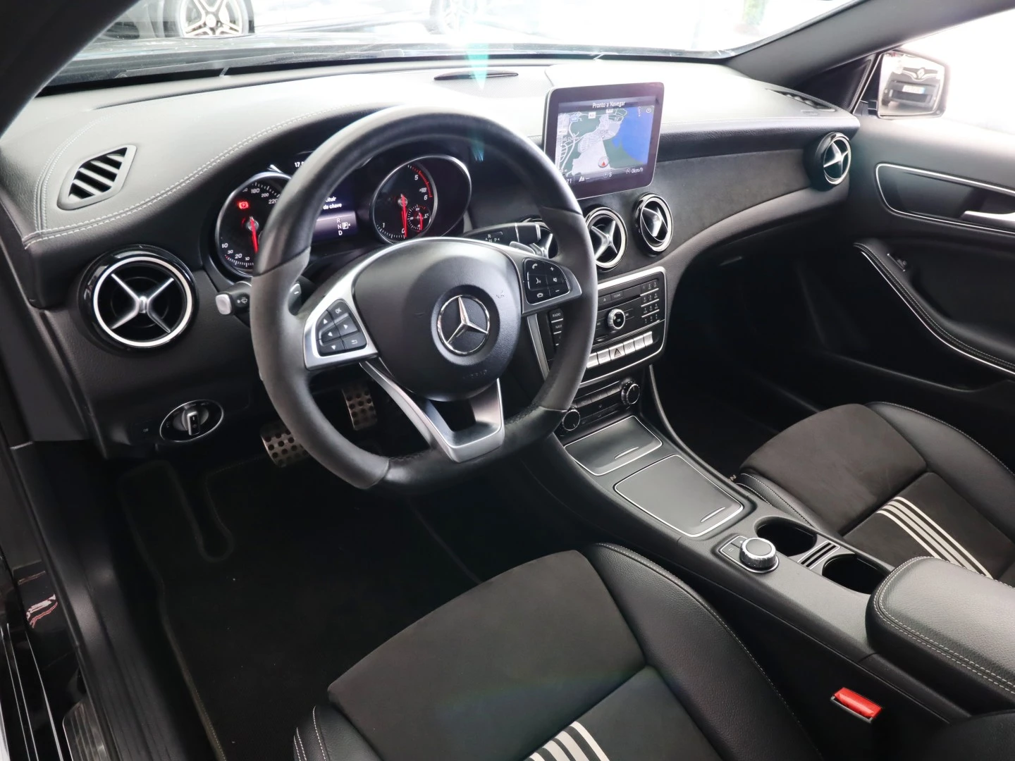 Mercedes-Benz A 180 CDI 7G-DCT AMG Line