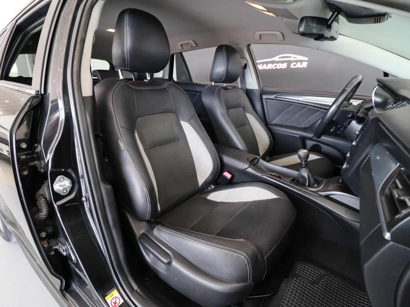 Toyota Avensis Touring Sports 1.6 D-4D Exclusive+GPS