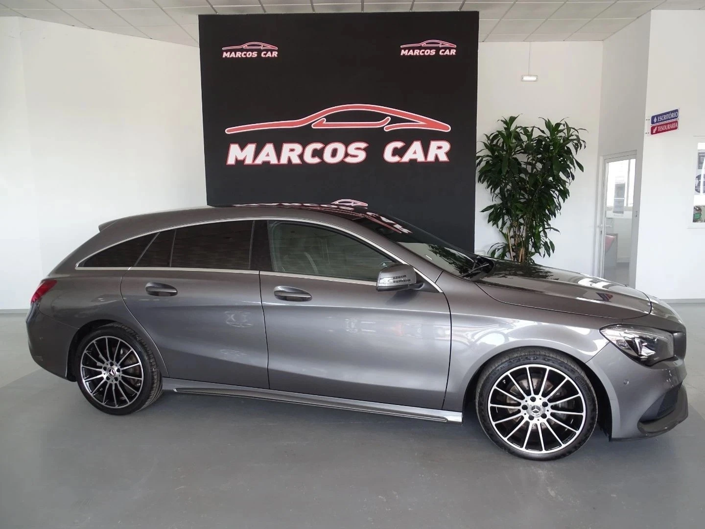 Mercedes-Benz CLA 180 Shooting Brake AMG Line