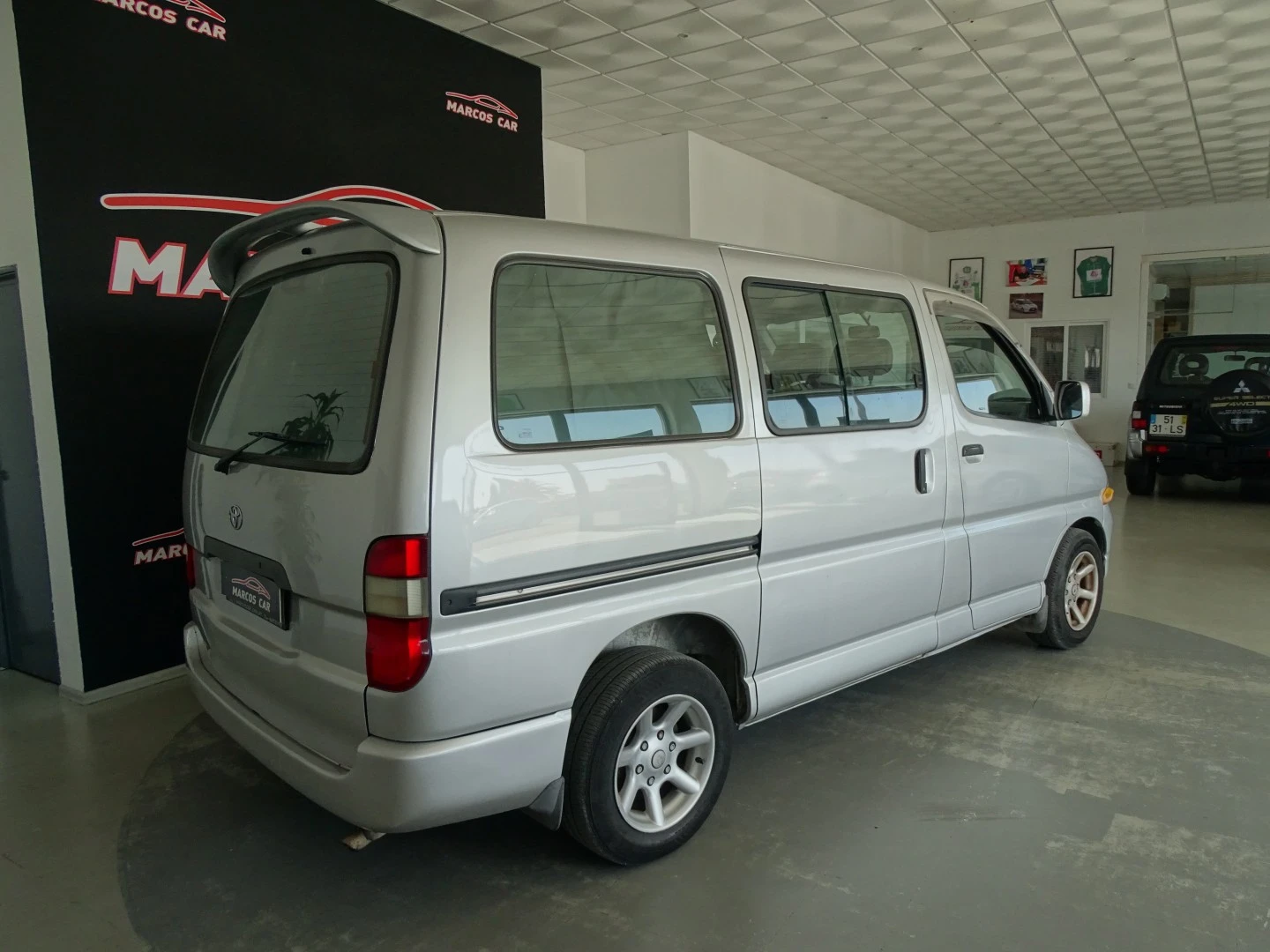 Toyota HiAce 2.4 D LXH12LG