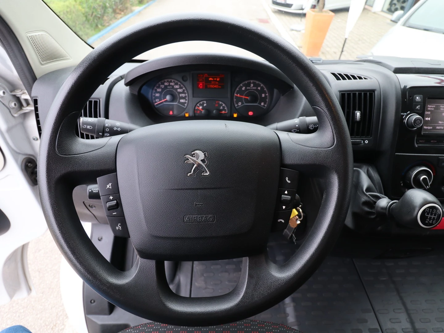 Peugeot Boxer 2.0 BlueHDi 330 L2H2 Premium