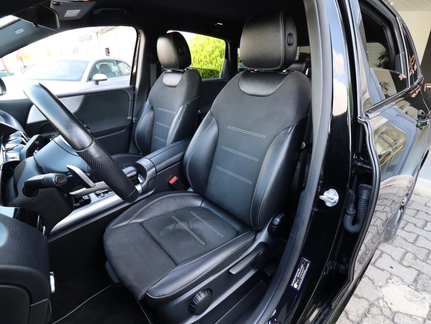 Mercedes-Benz B 250 e AMG Line