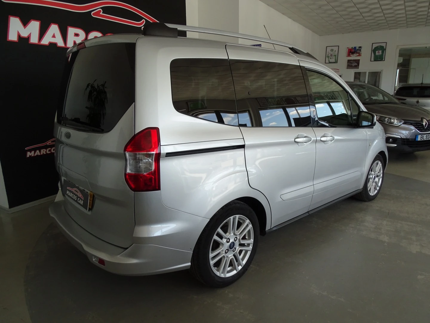 Ford Tourneo Courier 1.5 TDCi Titanium