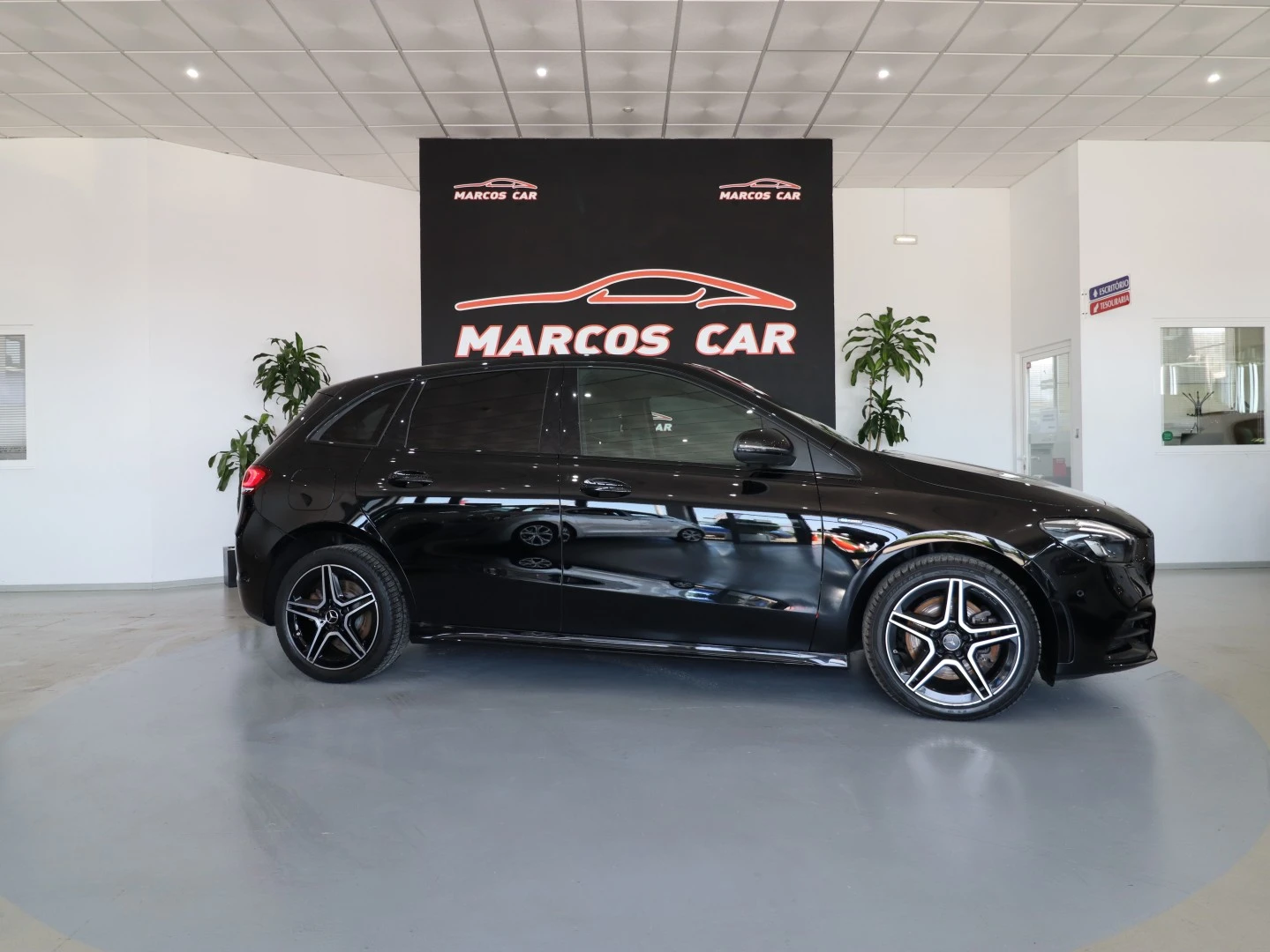 Mercedes-Benz B 250 e AMG Line
