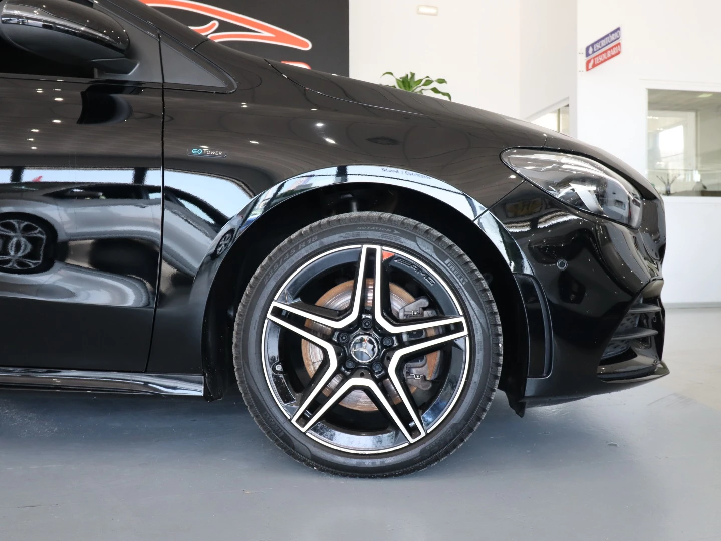 Mercedes-Benz B 250 e AMG Line