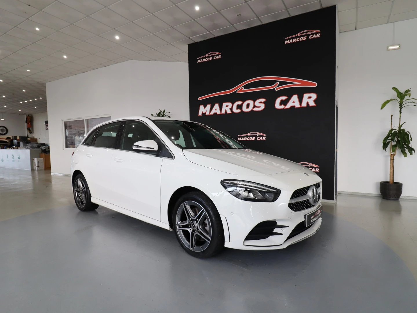 Mercedes-Benz B 250 e AMG Line