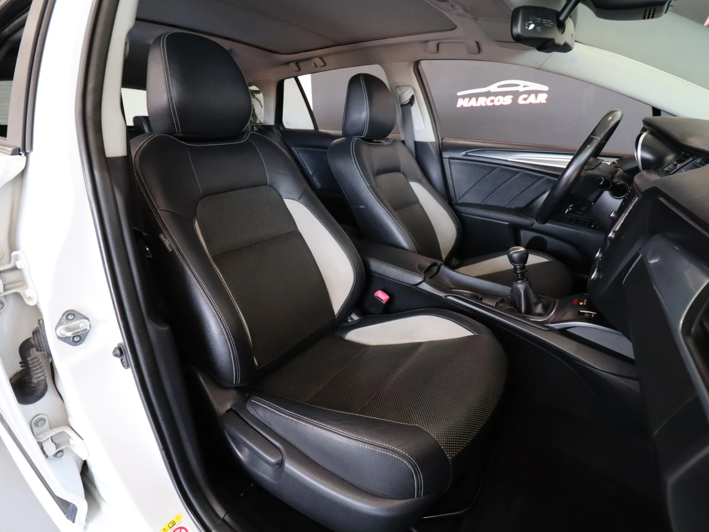 Toyota Avensis Touring Sports 1.6 D-4D Exclusive+GPS