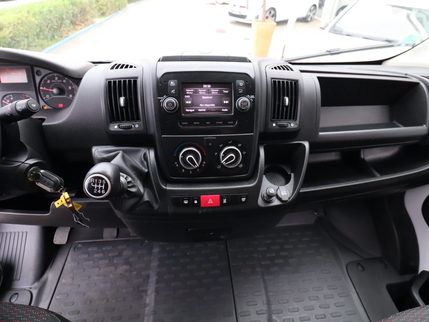 Peugeot Boxer 2.0 BlueHDi 330 L2H2 Premium