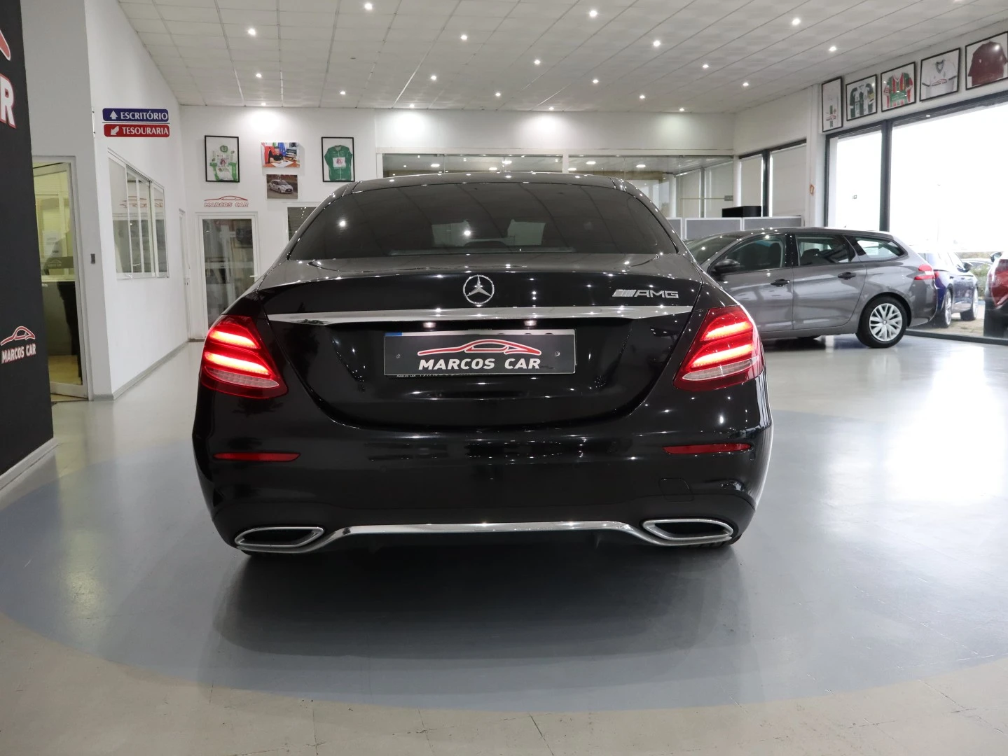 Mercedes-Benz E 220 D AMG