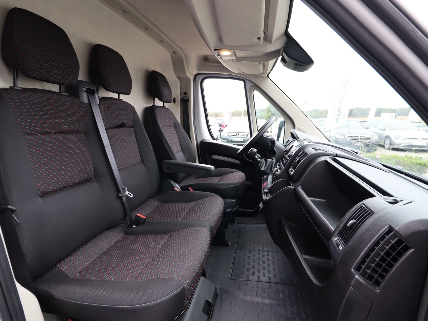 Peugeot Boxer 2.0 BlueHDi 330 L2H2 Premium