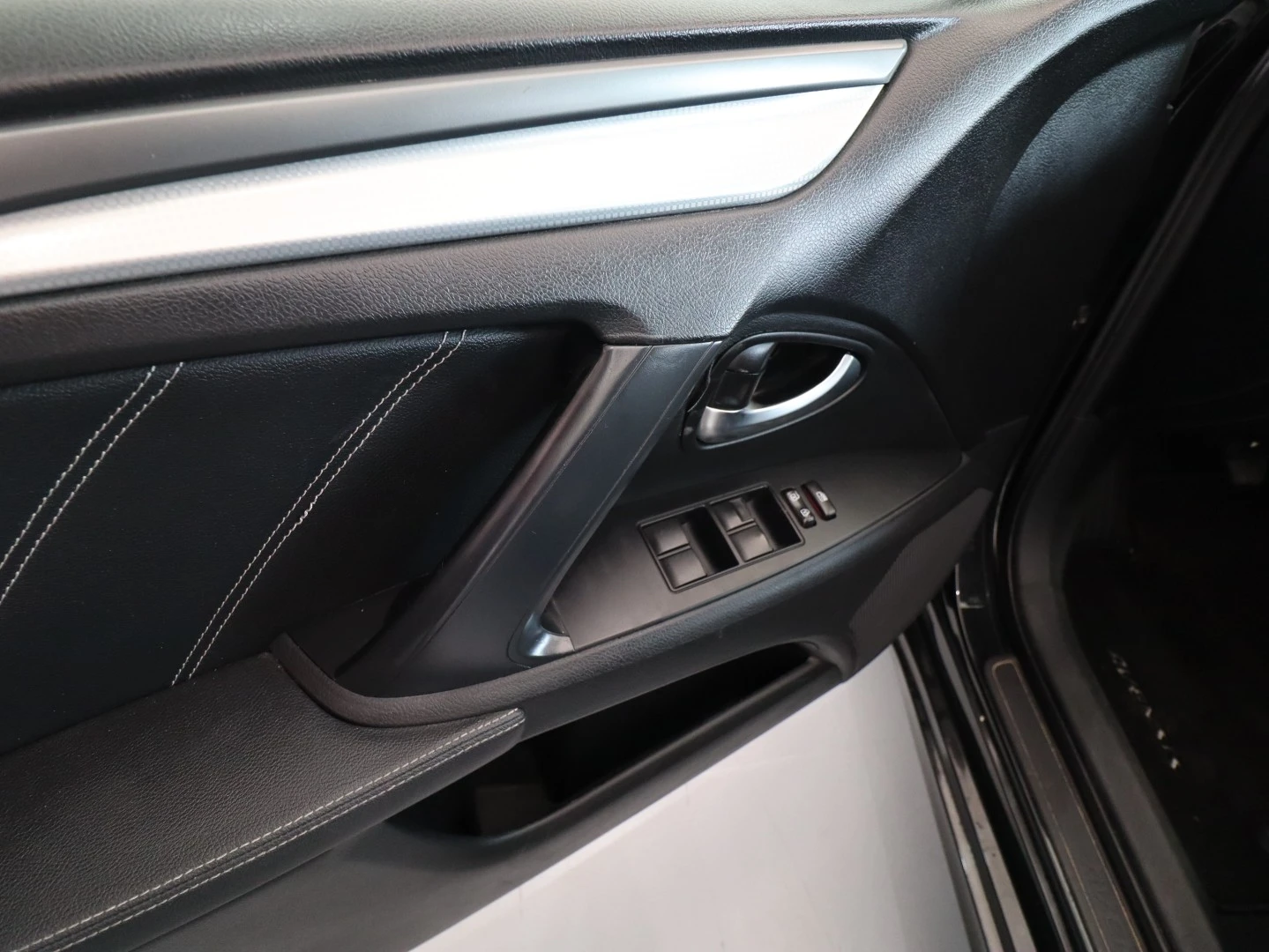 Toyota Avensis Touring Sports 1.6 D-4D Exclusive+GPS