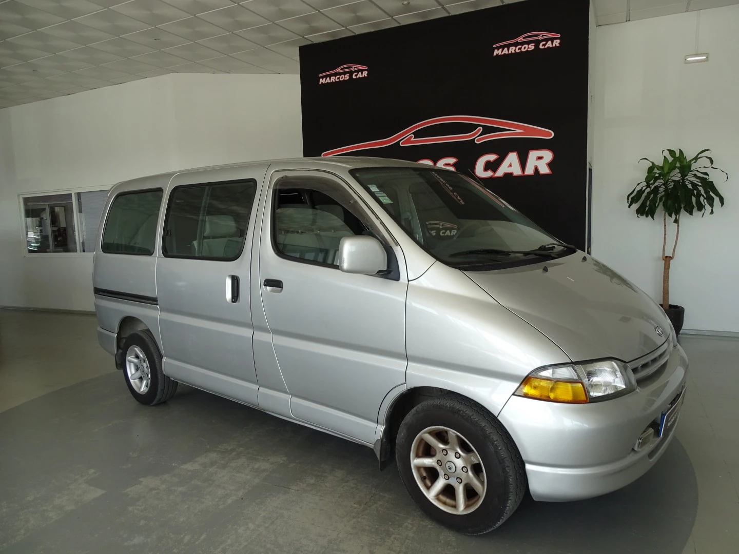 Toyota HiAce 2.4 D LXH12LG