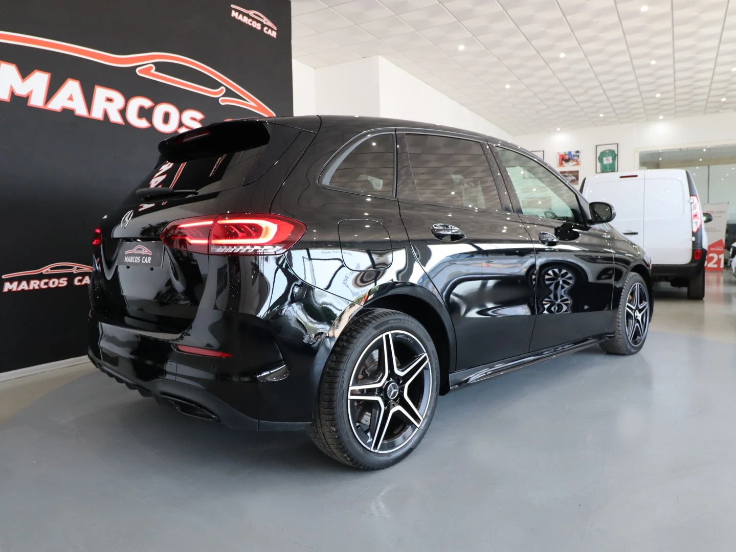 Mercedes-Benz B 250 e AMG Line