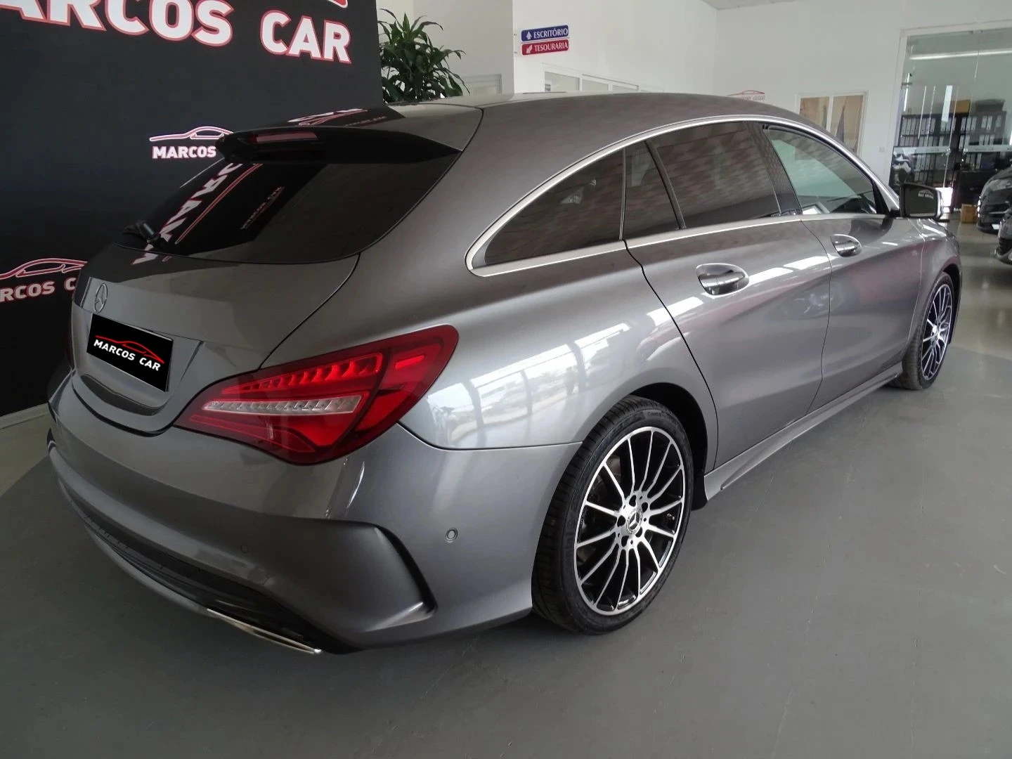 Mercedes-Benz CLA 180 Shooting Brake AMG Line