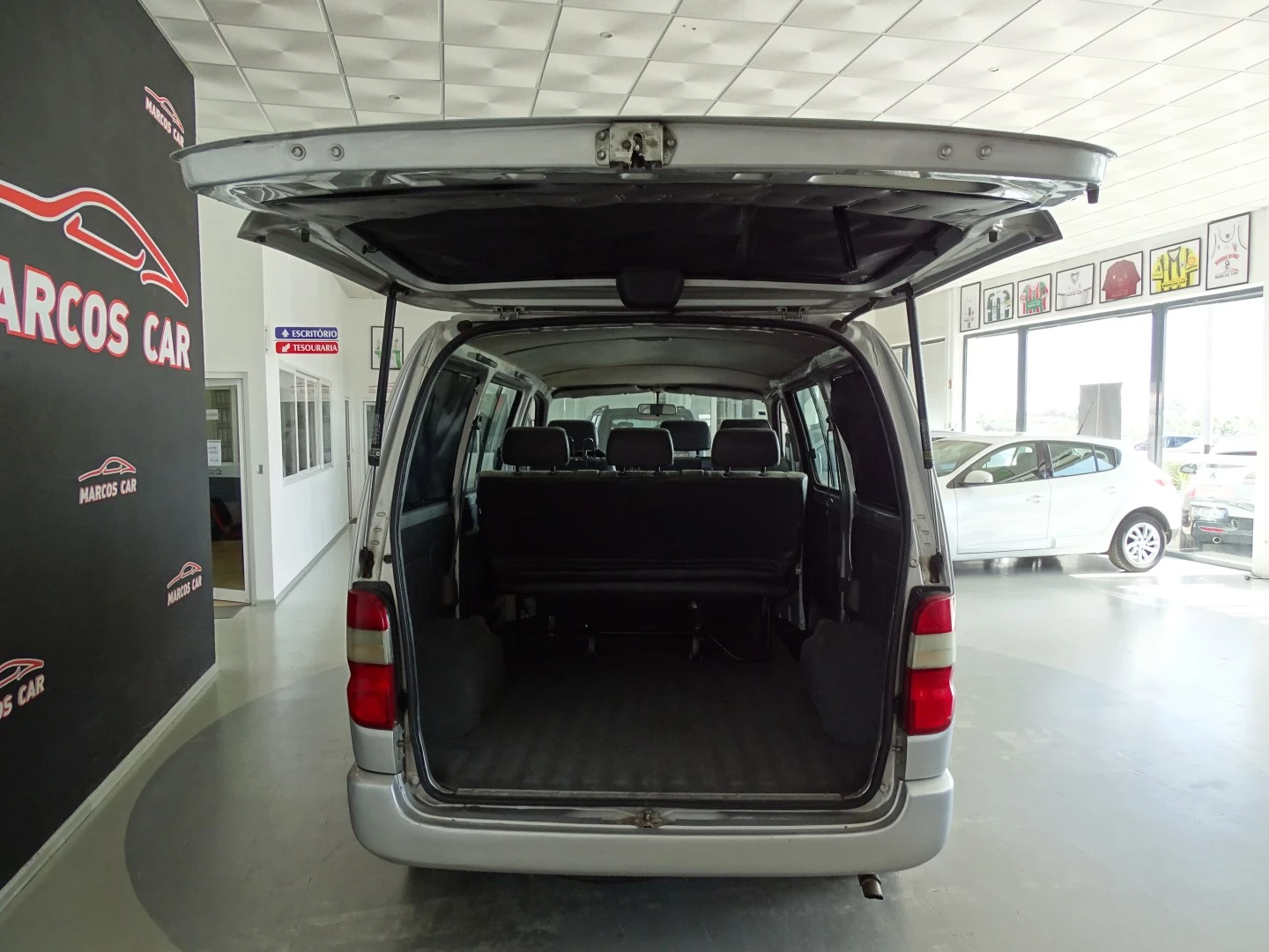 Toyota HiAce 2.4 D LXH12LG