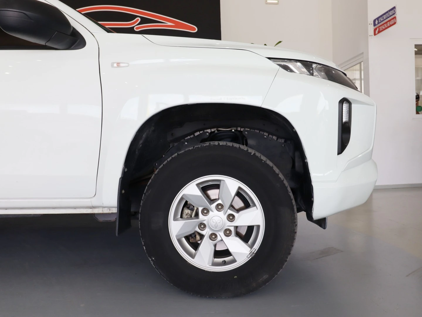 Mitsubishi L200 2.3 DI-D CD Invite 4WD
