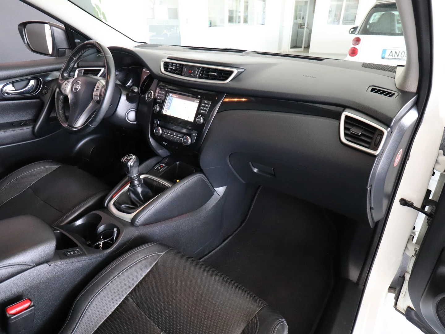 Nissan Qashqai 1.6 dCi Tekna Pele