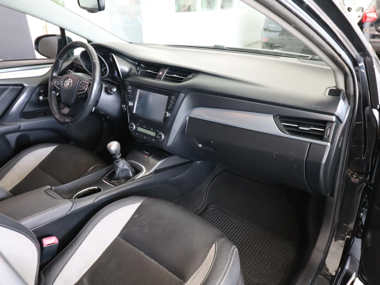 Toyota Avensis Touring Sports 1.6 D-4D Exclusive+GPS