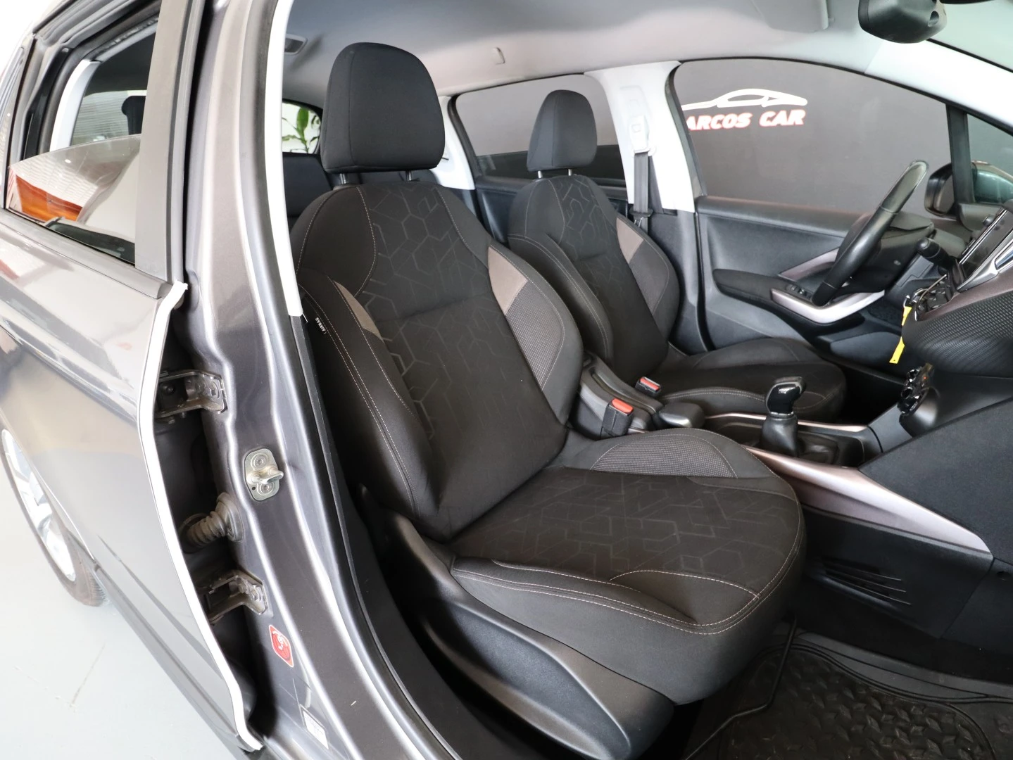Peugeot 2008 1.6 e-HDi Active
