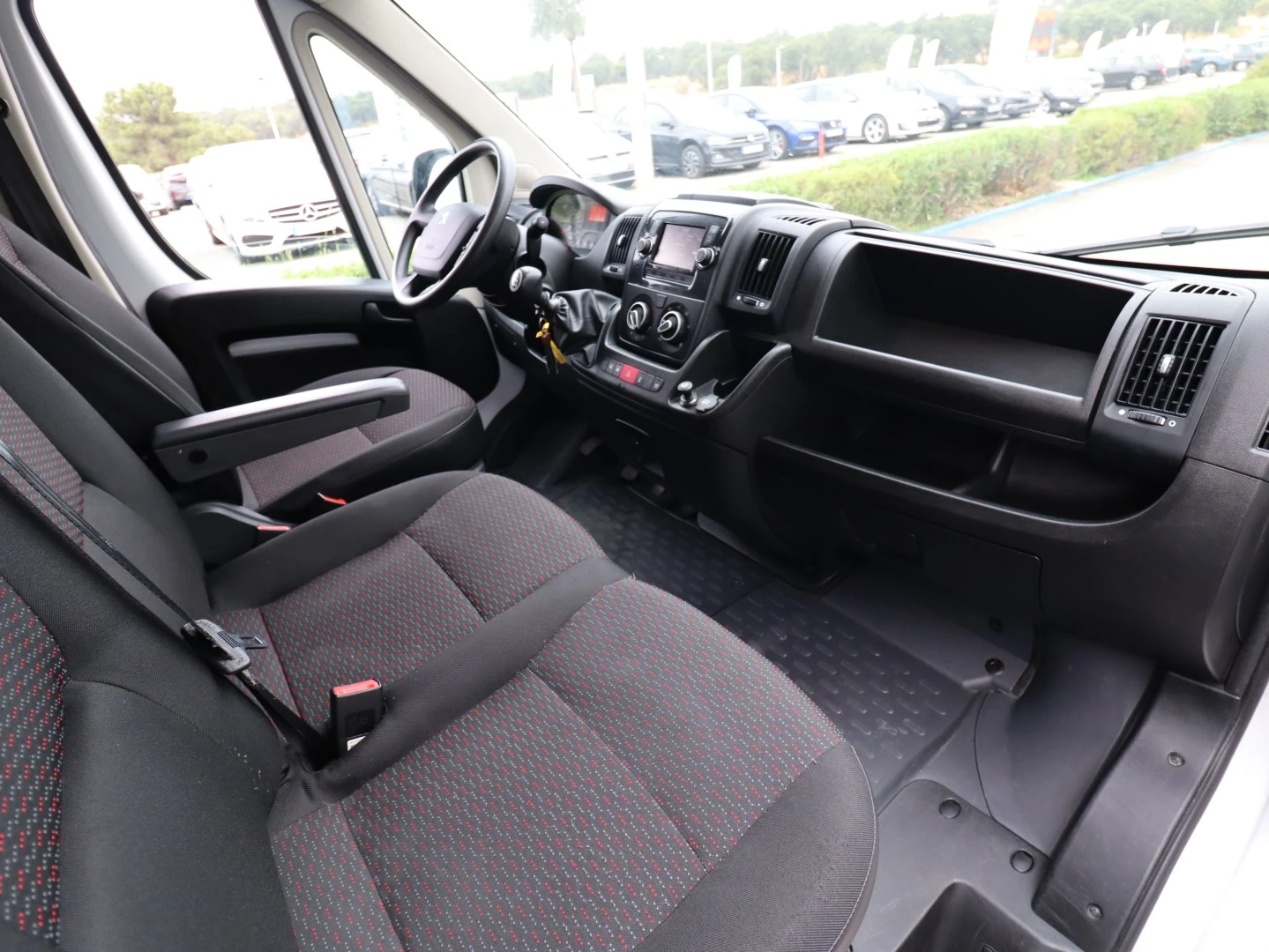 Peugeot Boxer 2.0 BlueHDi 330 L2H2 Premium