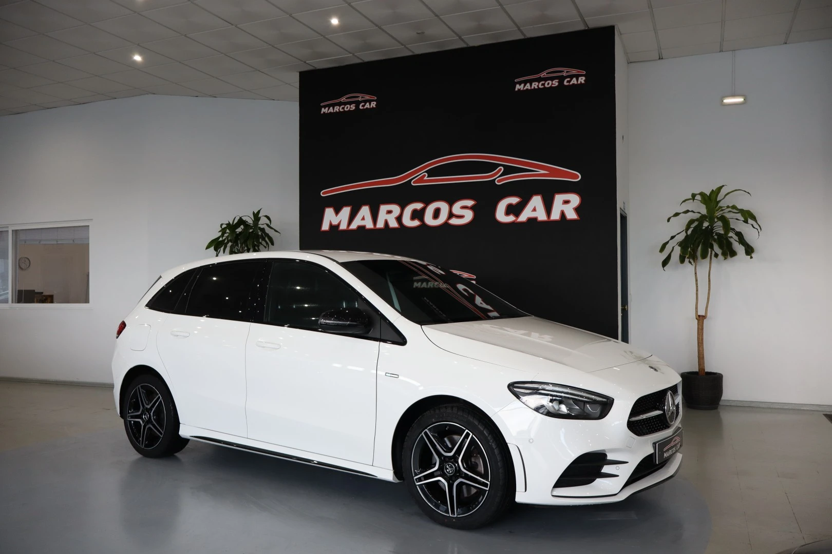 Mercedes-Benz B 250 e AMG Line