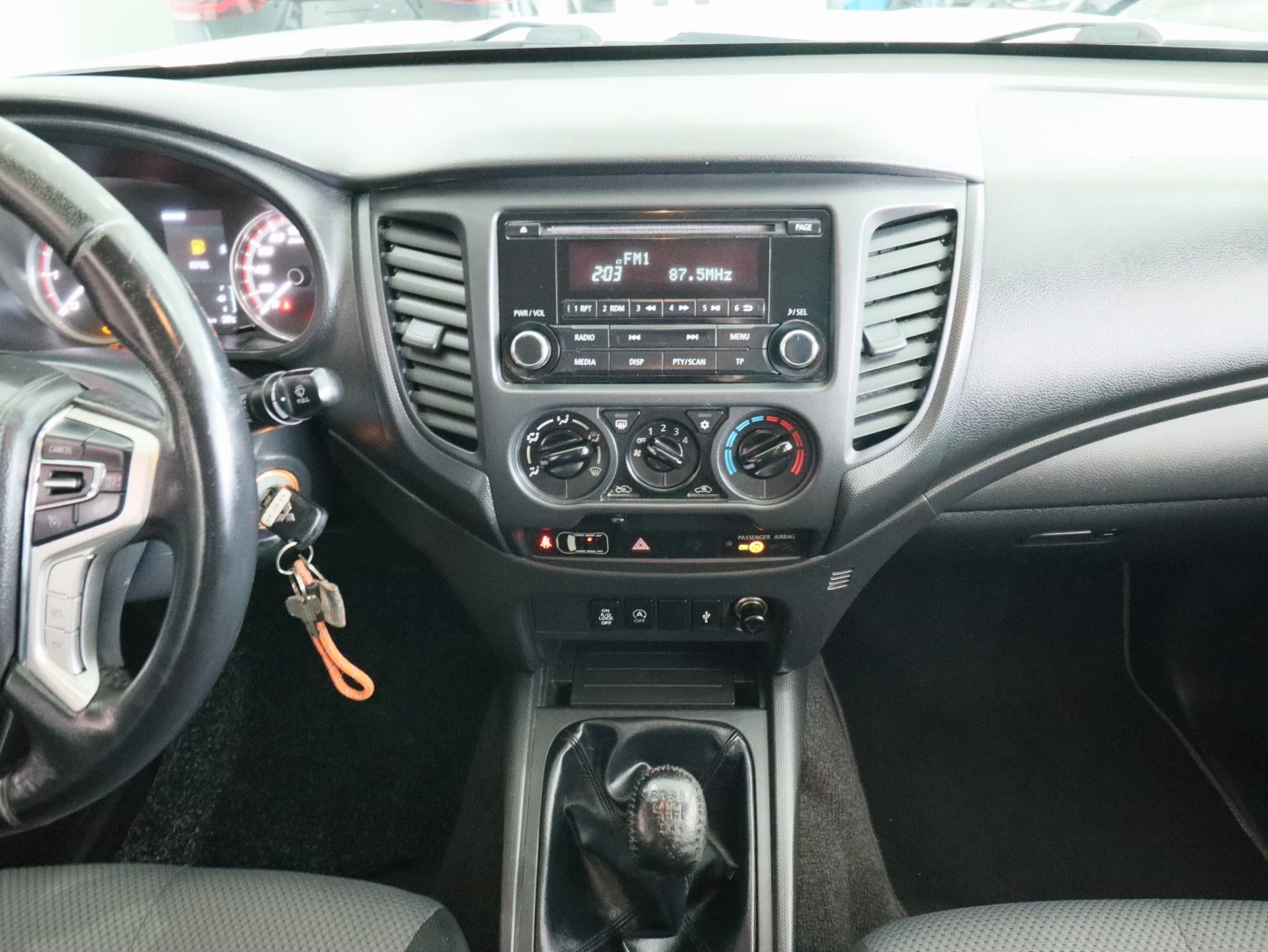 Mitsubishi L200 2.3 DI-D CD Invite 4WD
