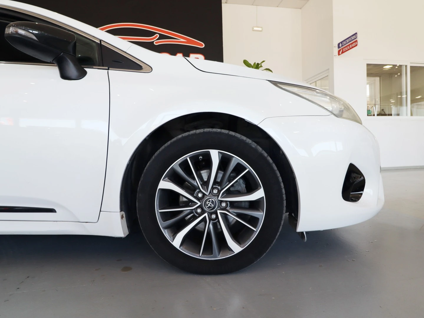 Toyota Avensis Touring Sports 1.6 D-4D Exclusive+GPS