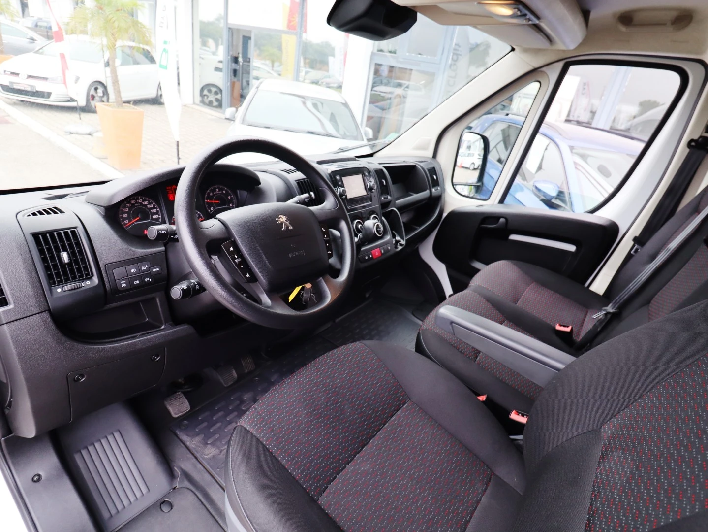 Peugeot Boxer 2.0 BlueHDi 330 L2H2 Premium