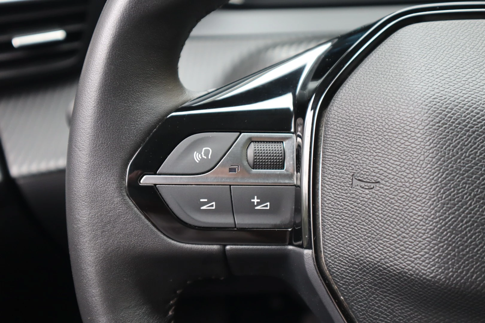 Peugeot e-208 50 kWh Allure Pack