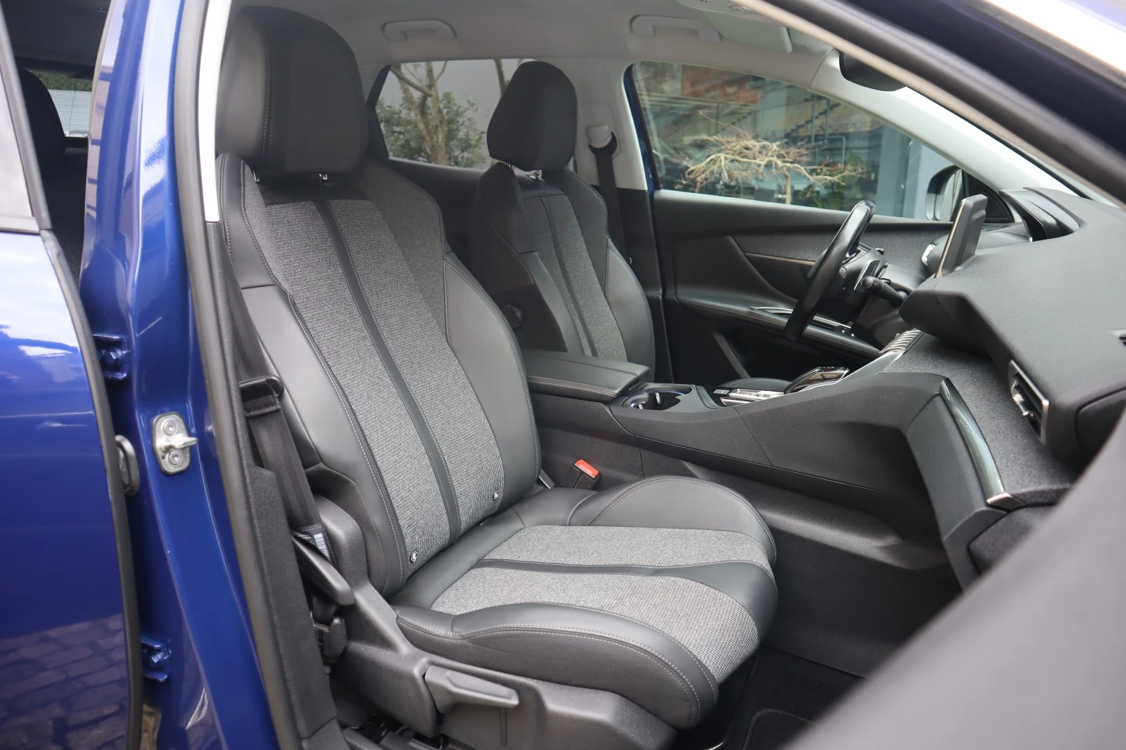Peugeot 3008 1.5 BlueHDi Allure EAT8