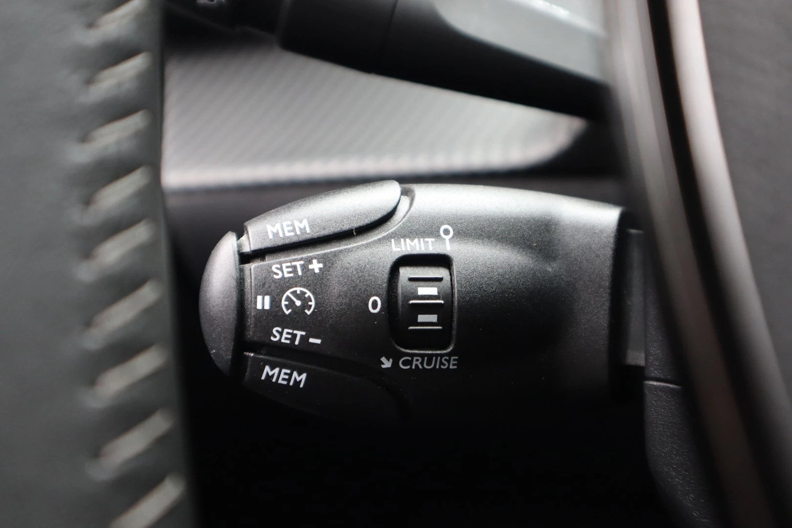 Peugeot e-208 50 kWh Allure Pack
