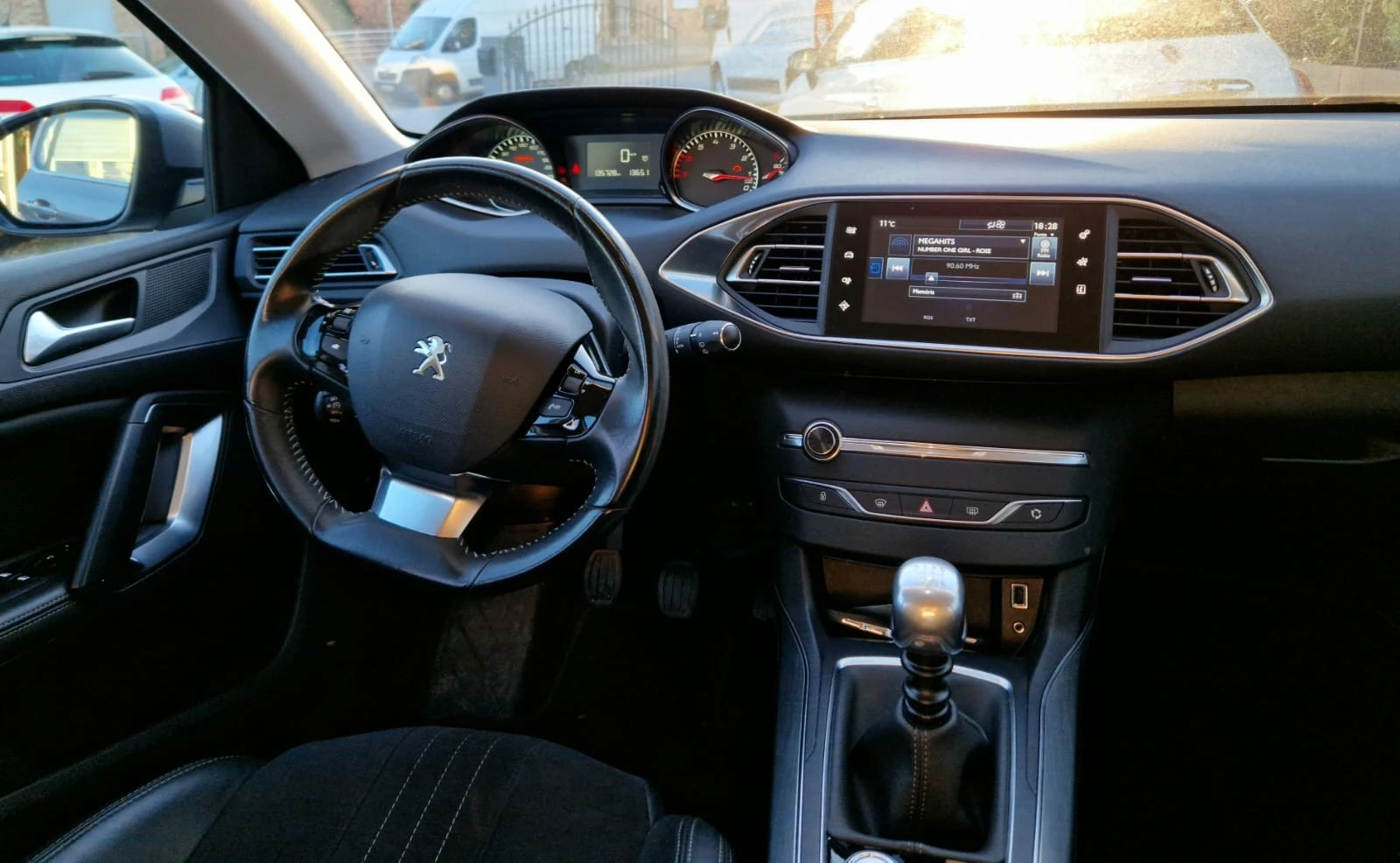 Peugeot 308 1.2 PureTech Allure J17