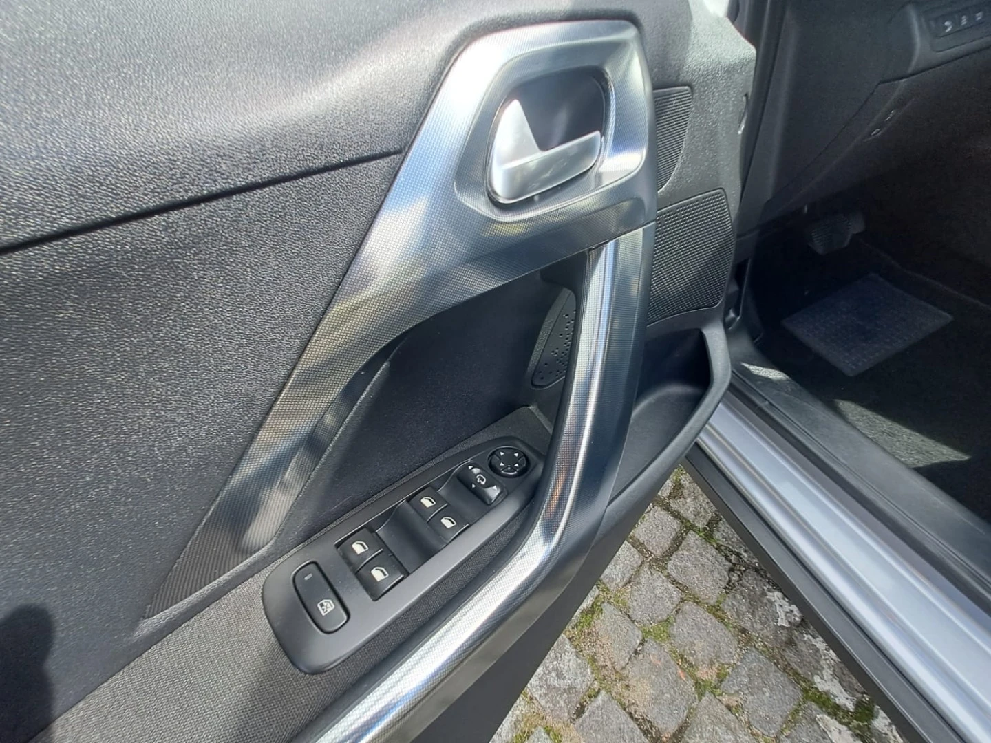 Peugeot 2008 1.2 PureTech Allure EAT6
