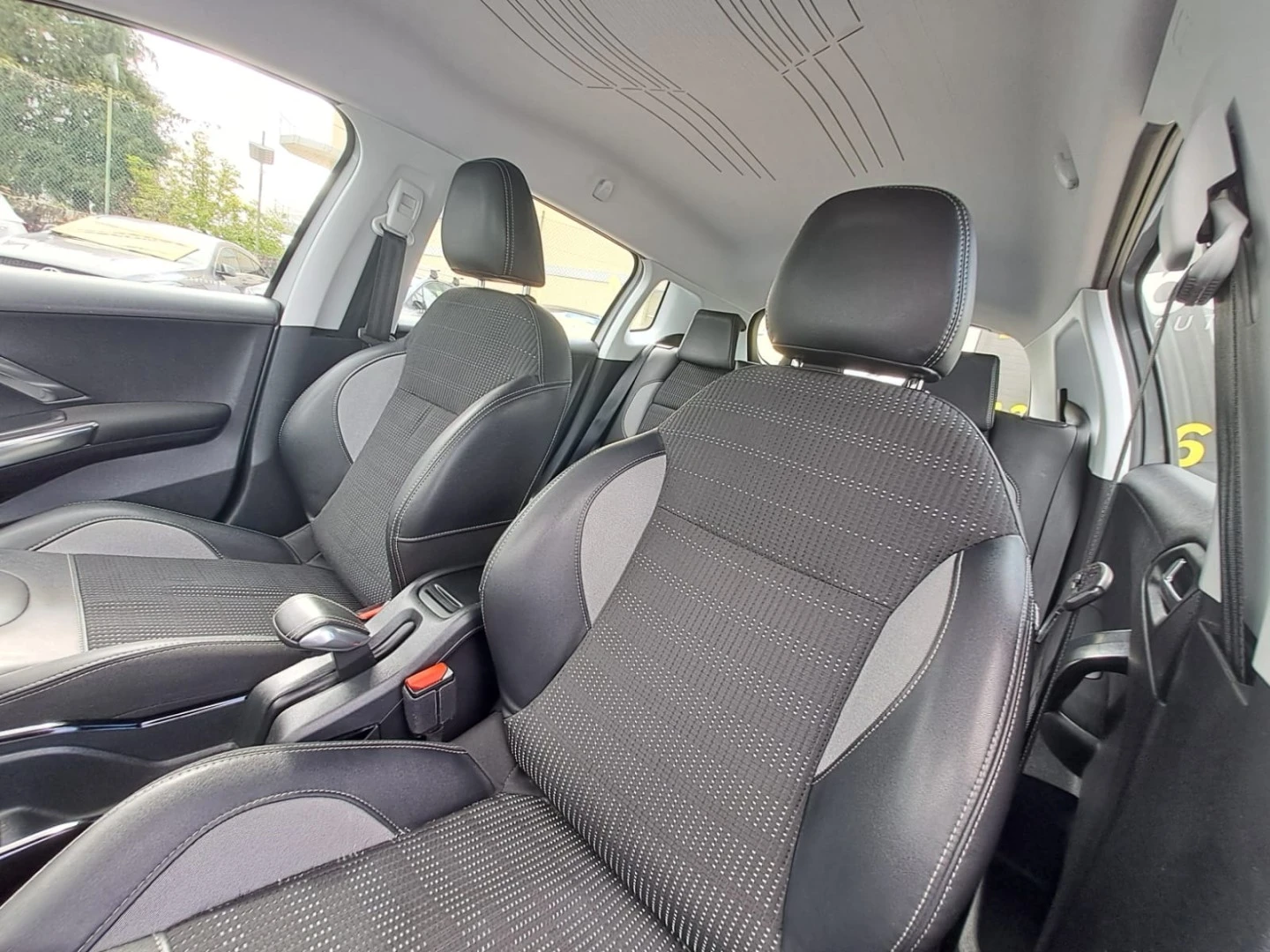 Peugeot 2008 1.2 PureTech Allure EAT6