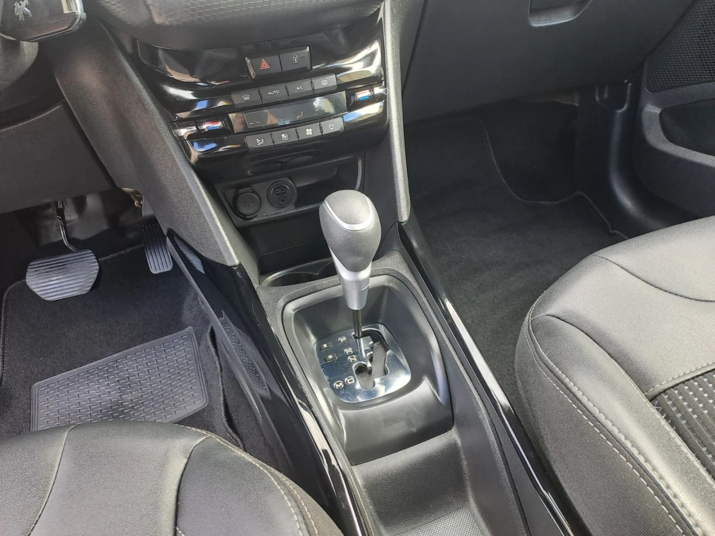 Peugeot 2008 1.2 PureTech Allure EAT6