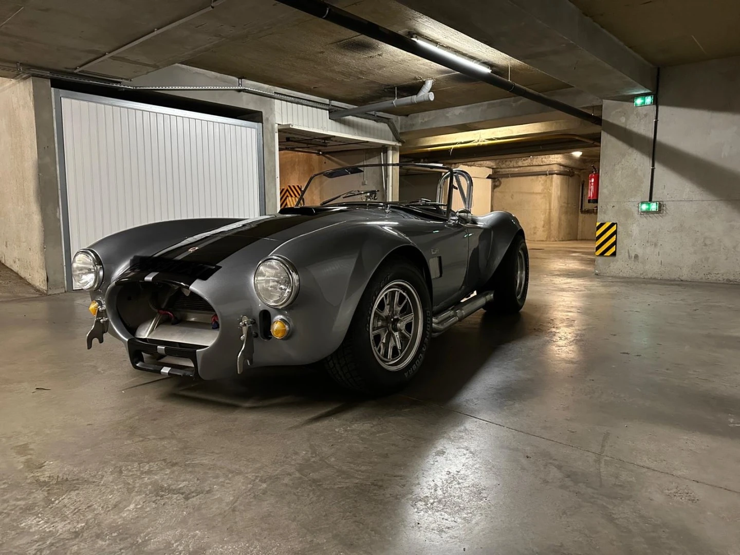 AC Cobra V8