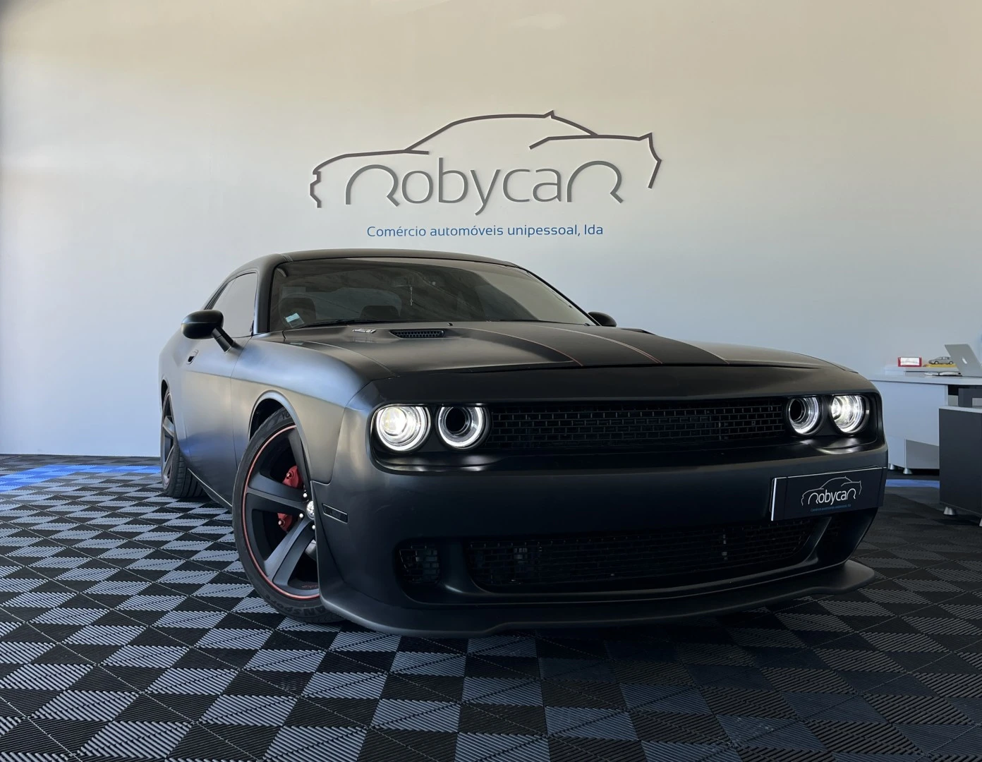 Dodge Challenger 6.1 SRT8