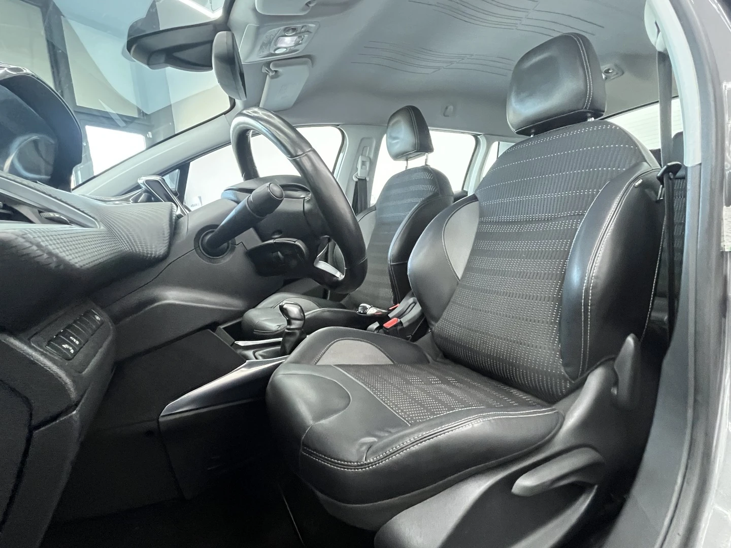 Peugeot 2008 1.2 PureTech Allure