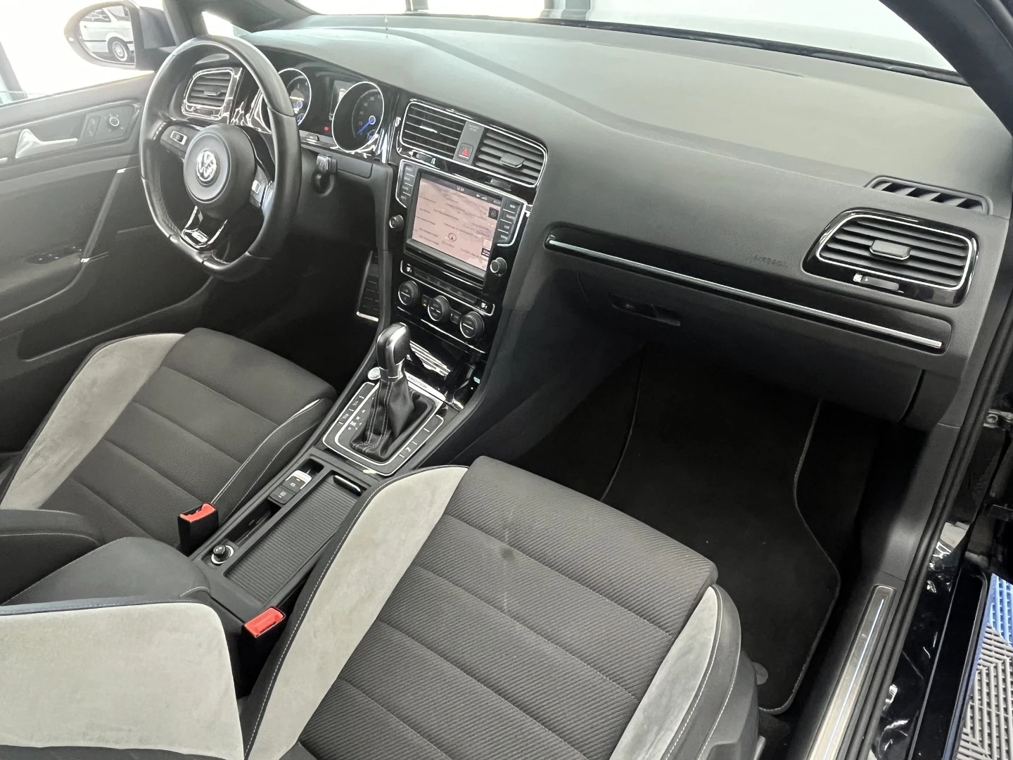 VW Golf 2.0 TSI R DSG