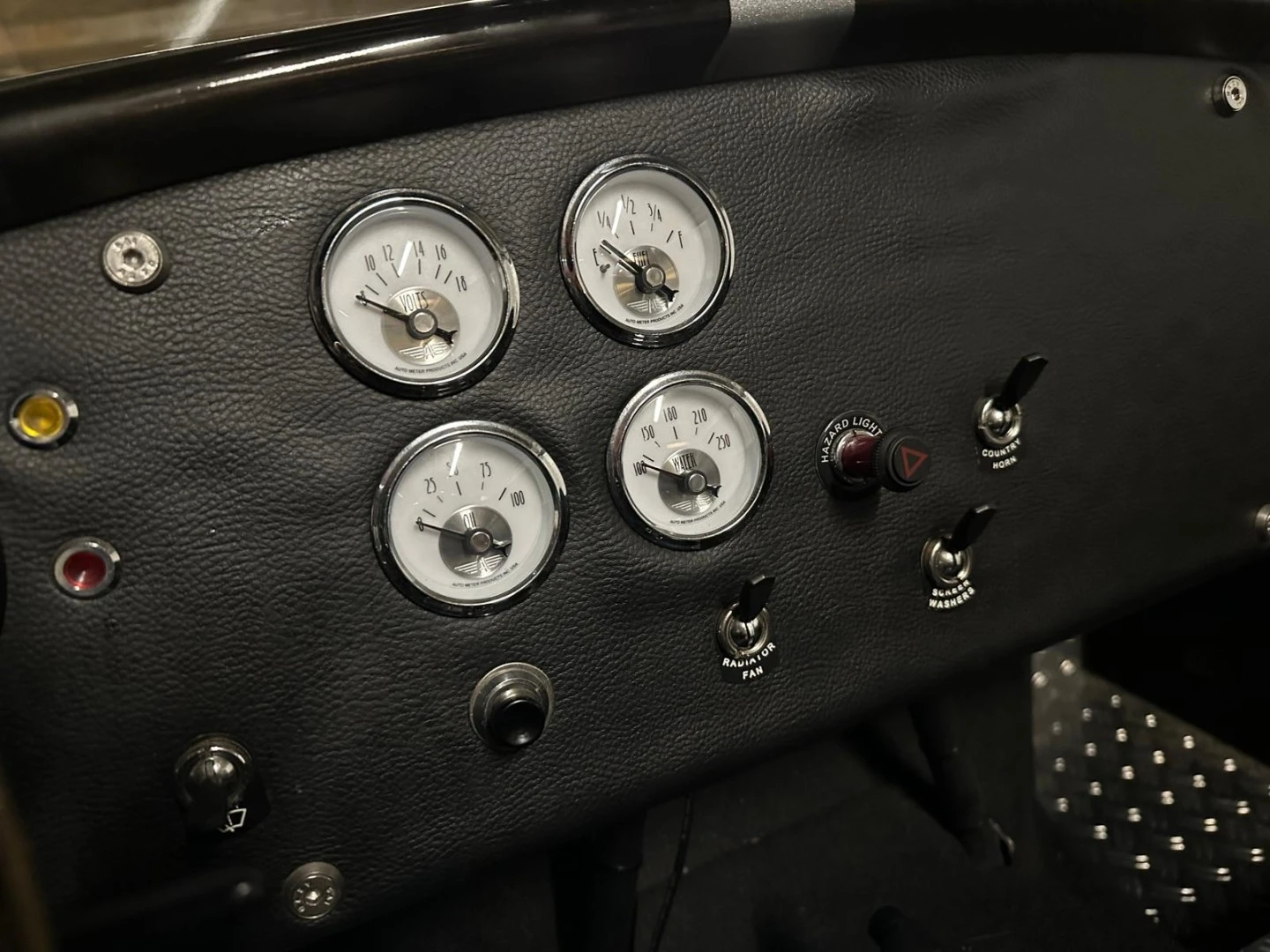 AC Cobra V8