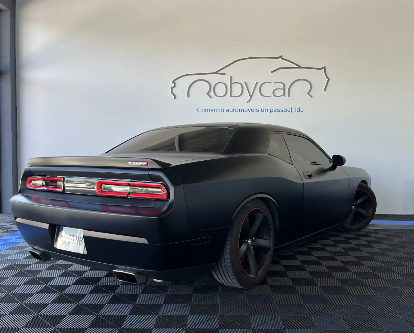 Dodge Challenger 6.1 SRT8