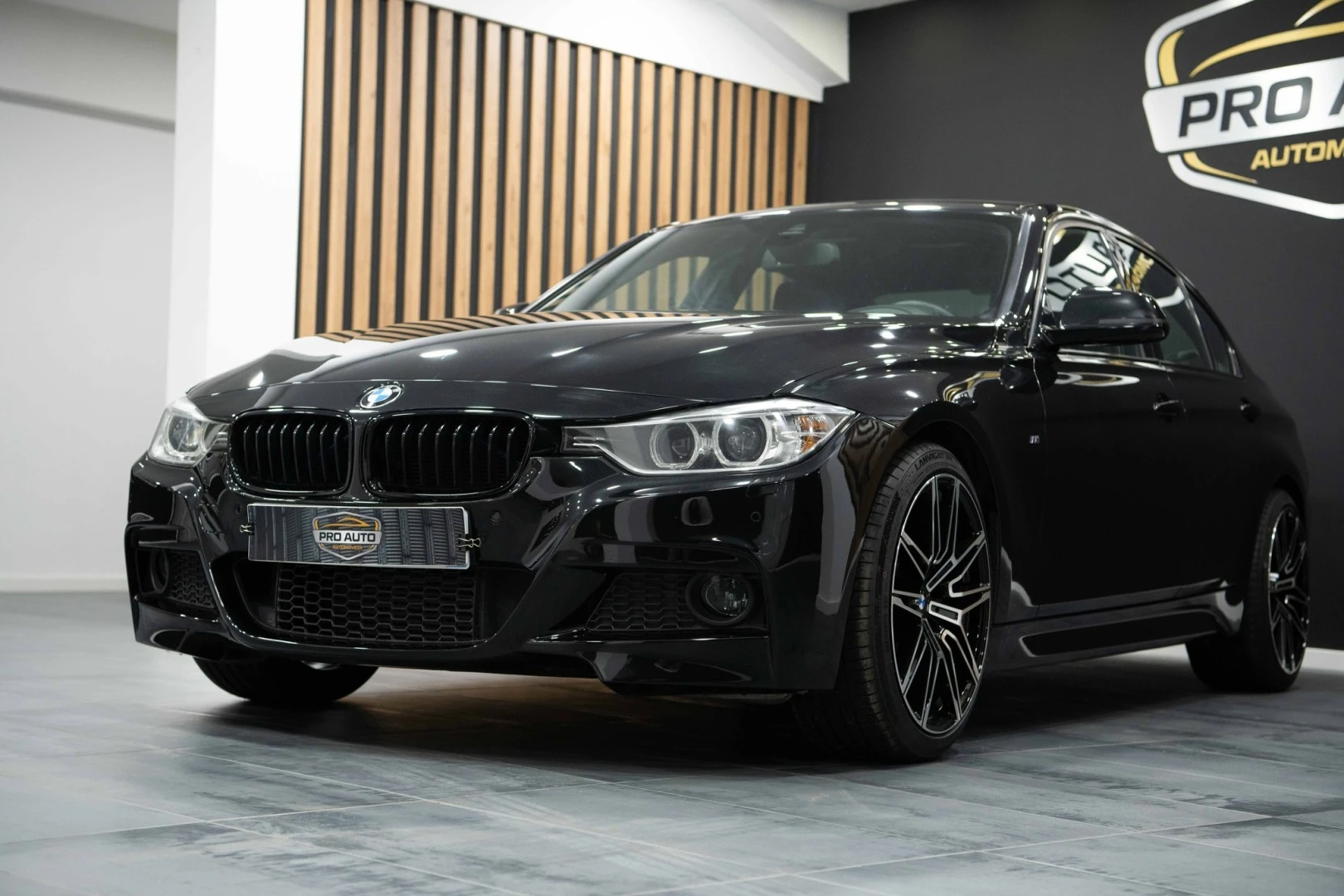 BMW 318 PACK M