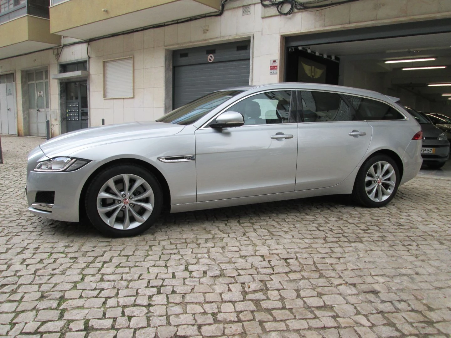 Jaguar XF Sportbrake 2.0 D R-Sport AWD Aut.